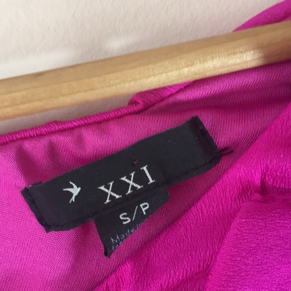 FOREVER XXI | One shoulder Top - Picture 4 of 5